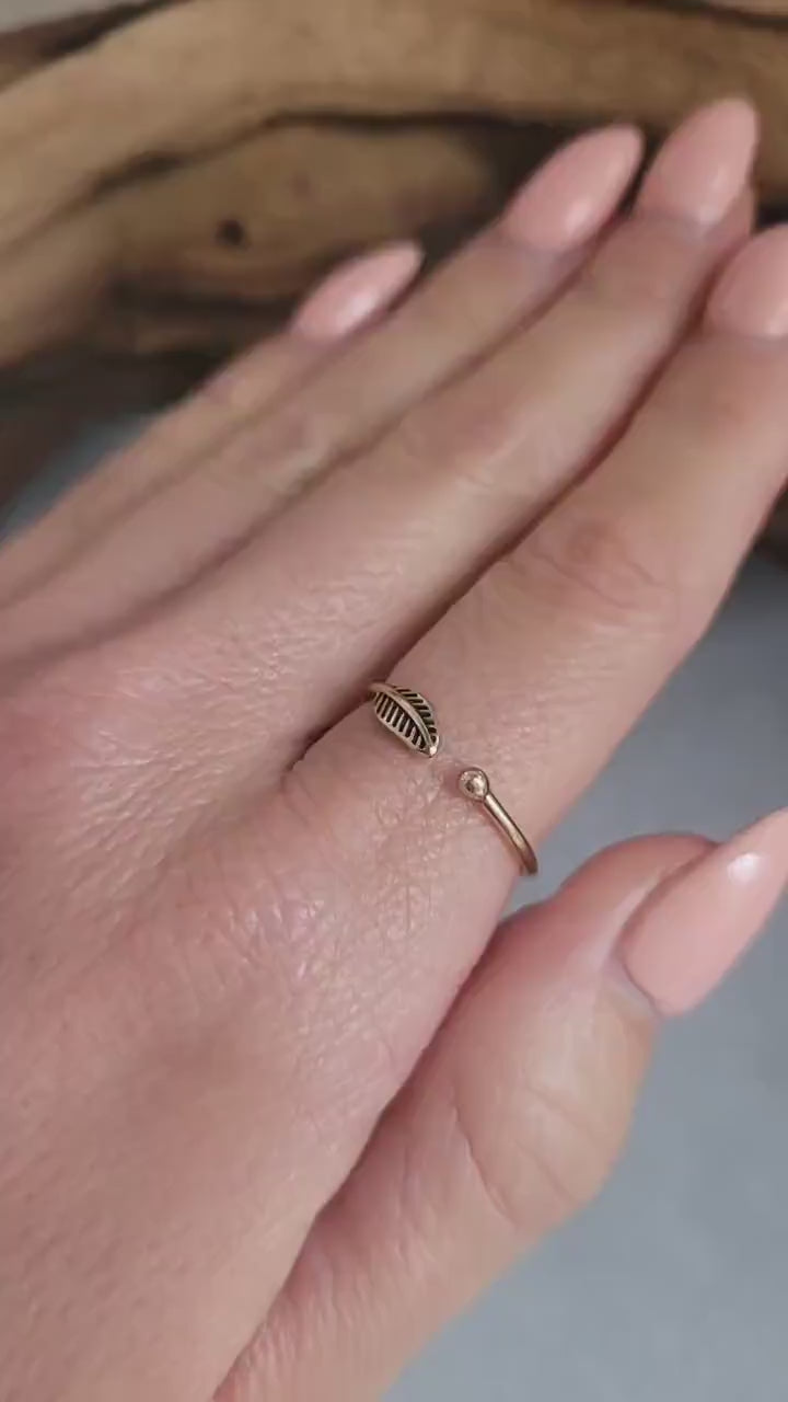 Simple brass feather ring / Minimalist jewelry / Stackable jewelry