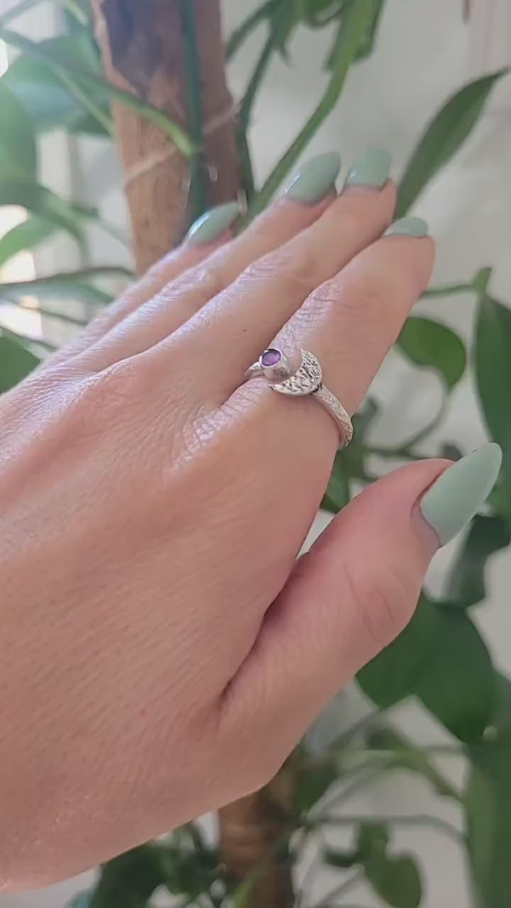 Hammered silver ring / Moon ring / Simple / Simplicity / Minimal / Gift / Elegant / Stackable rings / Hammered / Silver / Cute