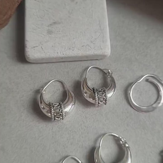 Silver hoop earring set: Simple silver hoops