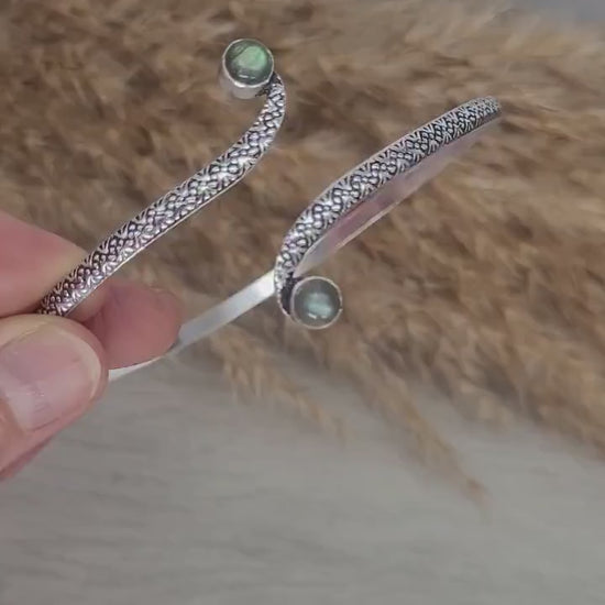 Silver labradorite arm bracelet / Arm cuff / Bangle / Crystal / Silver jewellery / Cute gift / Unique / Healing