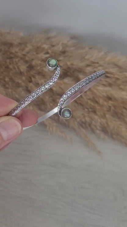 Silver labradorite arm bracelet / Arm cuff / Bangle / Crystal / Silver jewellery / Cute gift / Unique / Healing