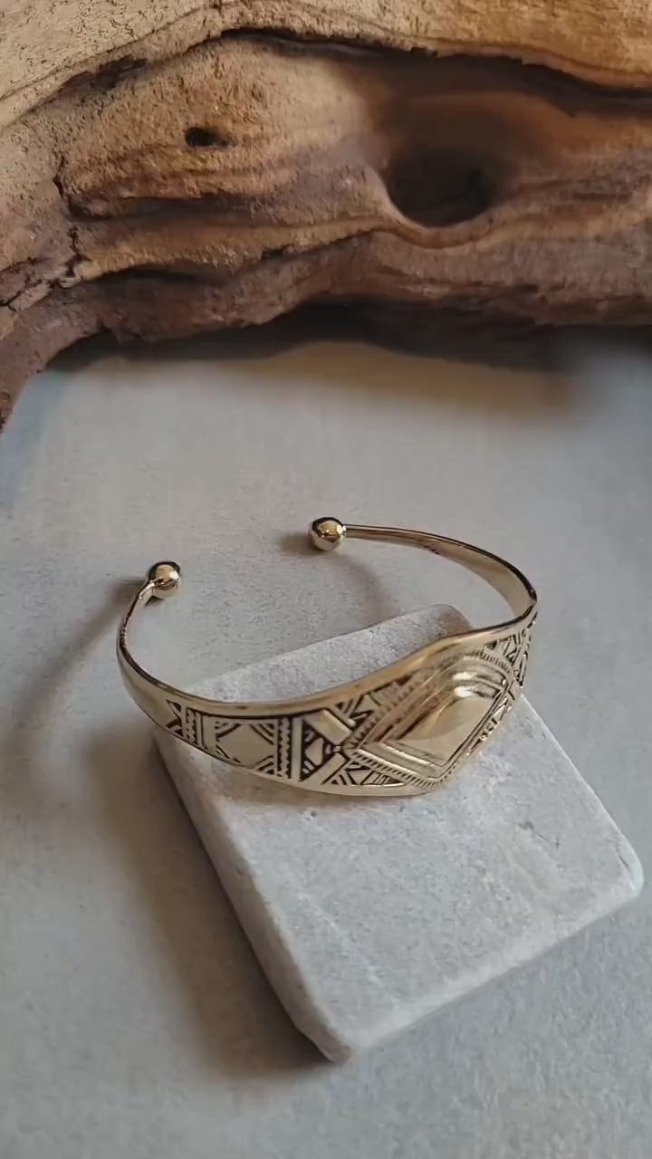 Gold detailed bracelet / Traditional / Intricate patterns / Cuff / Unique / Bracelet / Tribal / Ethnic / Jewellery / Brass