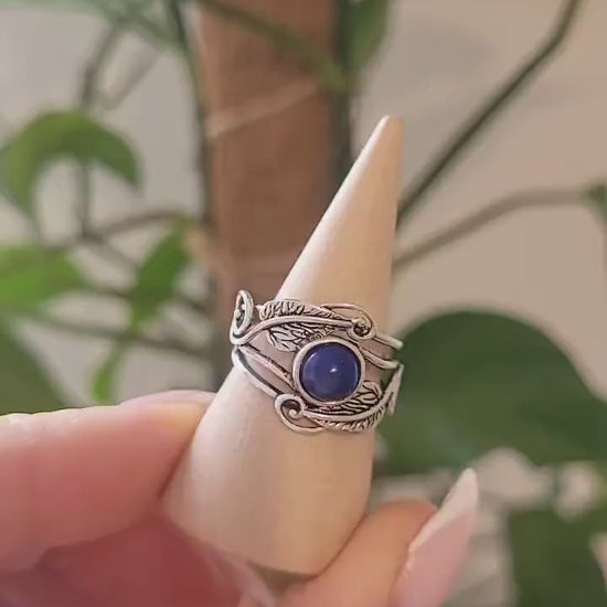 Silver Feather Ring: Elegant Ethnic Statement Jewelry