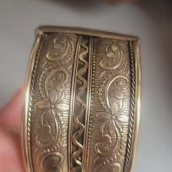 Brass Cuff Bracelet: Bohemian Flower Design, Nature-Inspired Jewelry