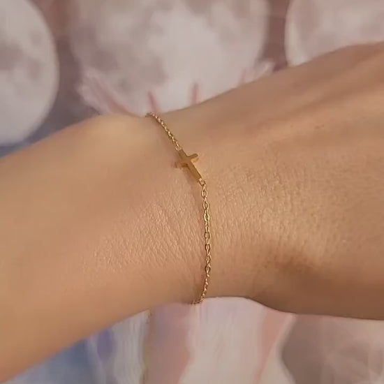 18k gold Cross bracelet / Gold / Cross pendant / Layer bracelet / Chain / Gift ideas / Minimal / Minimalist