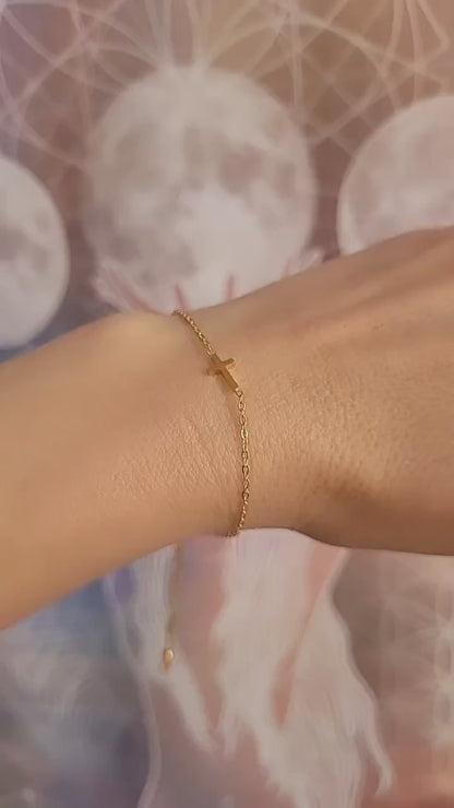 18k gold Cross bracelet / Gold / Cross pendant / Layer bracelet / Chain / Gift ideas / Minimal / Minimalist