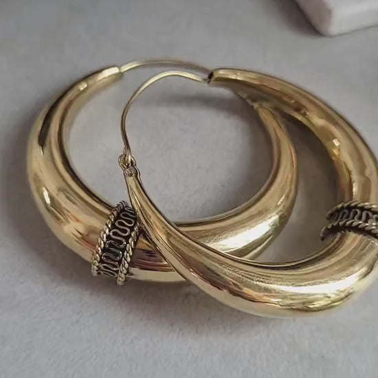 Gold hoop earring set: Simple brass hoops / Large hoops