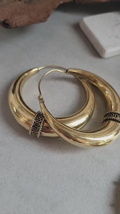 Gold hoop earring set: Simple brass hoops / Large hoops