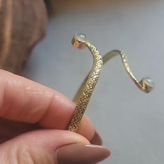 Golden double stone bracelet / Detailed cuff bracelet / Unique / Elegant / Brass / Gift idea/ Ethnic / Minimalist / Statement