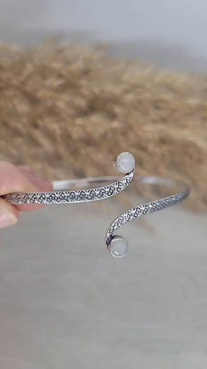 Silver moonstone arm bracelet / Upper arm cuff / Bangle / Crystal / Silver jewellery / Cute gift / Unique / Healing