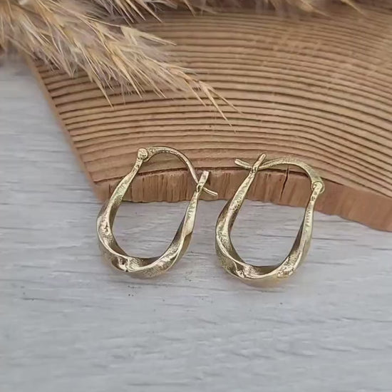 Golden twisted hoops / Small hoops / Minimal / Minimalist / Brass / Gold / Gift idea / Ethnic / Pretty