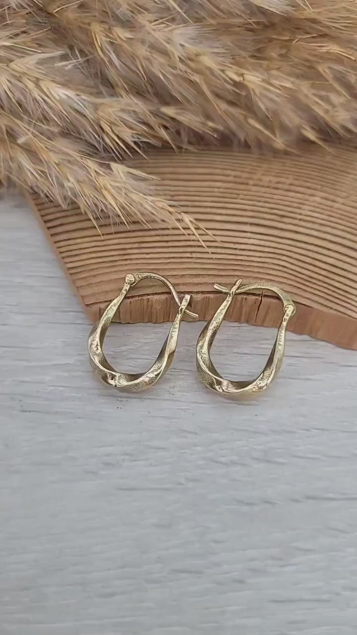Golden twisted hoops / Small hoops / Minimal / Minimalist / Brass / Gold / Gift idea / Ethnic / Pretty