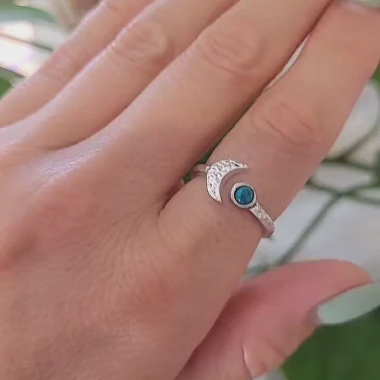 Hammered silver ring / Moon ring / Simple / Simplicity / Minimal / Gift / Elegant / Stackable rings / Hammered / Silver / Cute