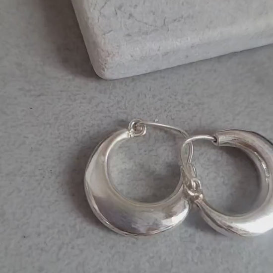 Silver simple hoop earrings: Minimalist jewellery