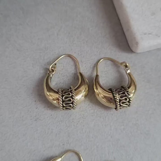 Gold hoop earring set: Simple brass hoops