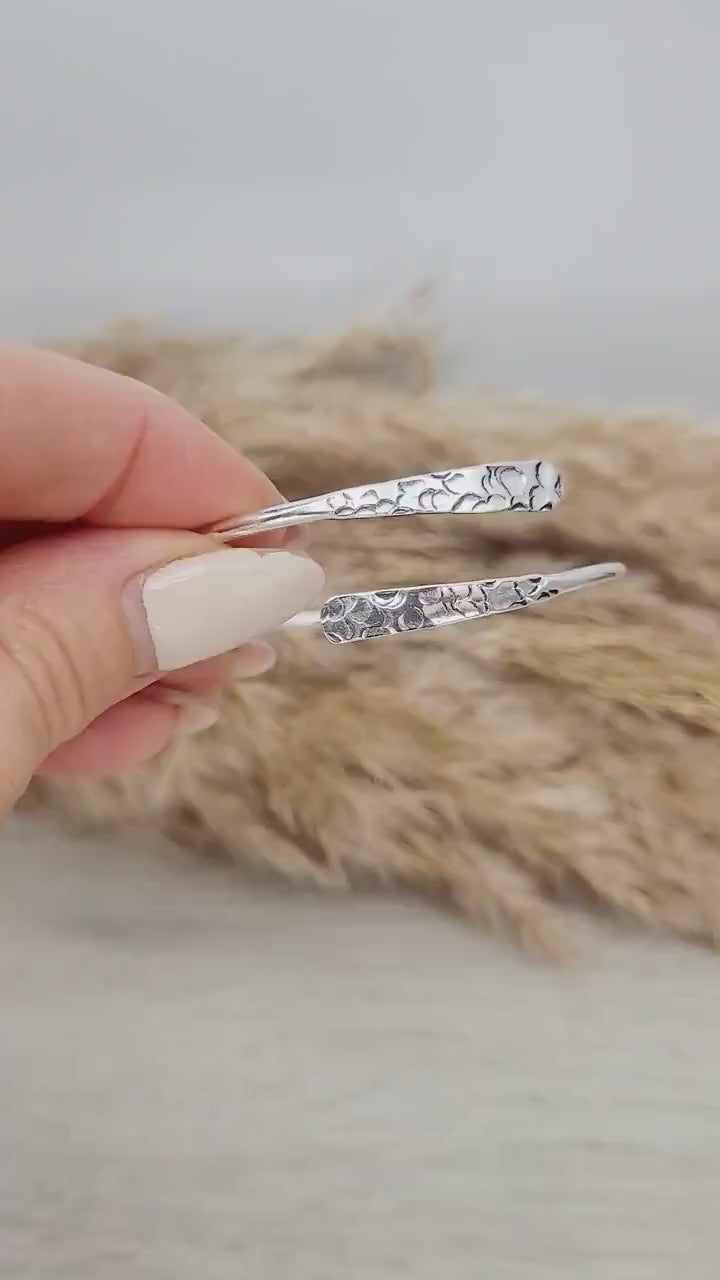 Silver hammered bracelet / Hammered jewellery / Adjustable / Simple bracelet / Minimal / Gift