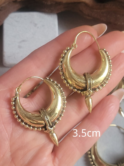 Golden hoops / Large hoops / Brass hoops / Chunky hoops/ Gift / Unique/ Ethnic style / gold /
