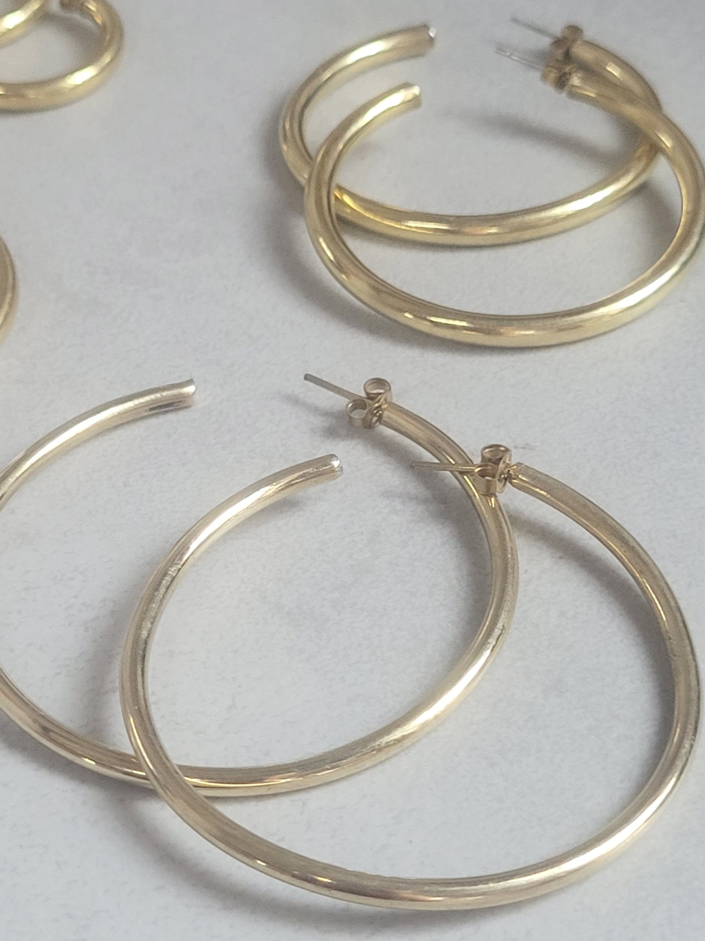 Golden hoop earrings / Lightweight hoops / Everyday wear / Small hoops / Large hoops / Boho / Minimal