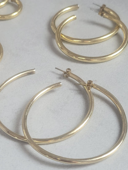 Golden hoop earrings / Lightweight hoops / Everyday wear / Small hoops / Large hoops / Boho / Minimal