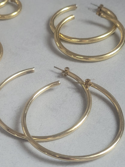 Golden hoop earrings / Lightweight hoops / Everyday wear / Small hoops / Large hoops / Boho / Minimal