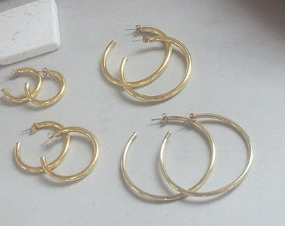 Golden hoop earrings / Lightweight hoops / Everyday wear / Small hoops / Large hoops / Boho / Minimal