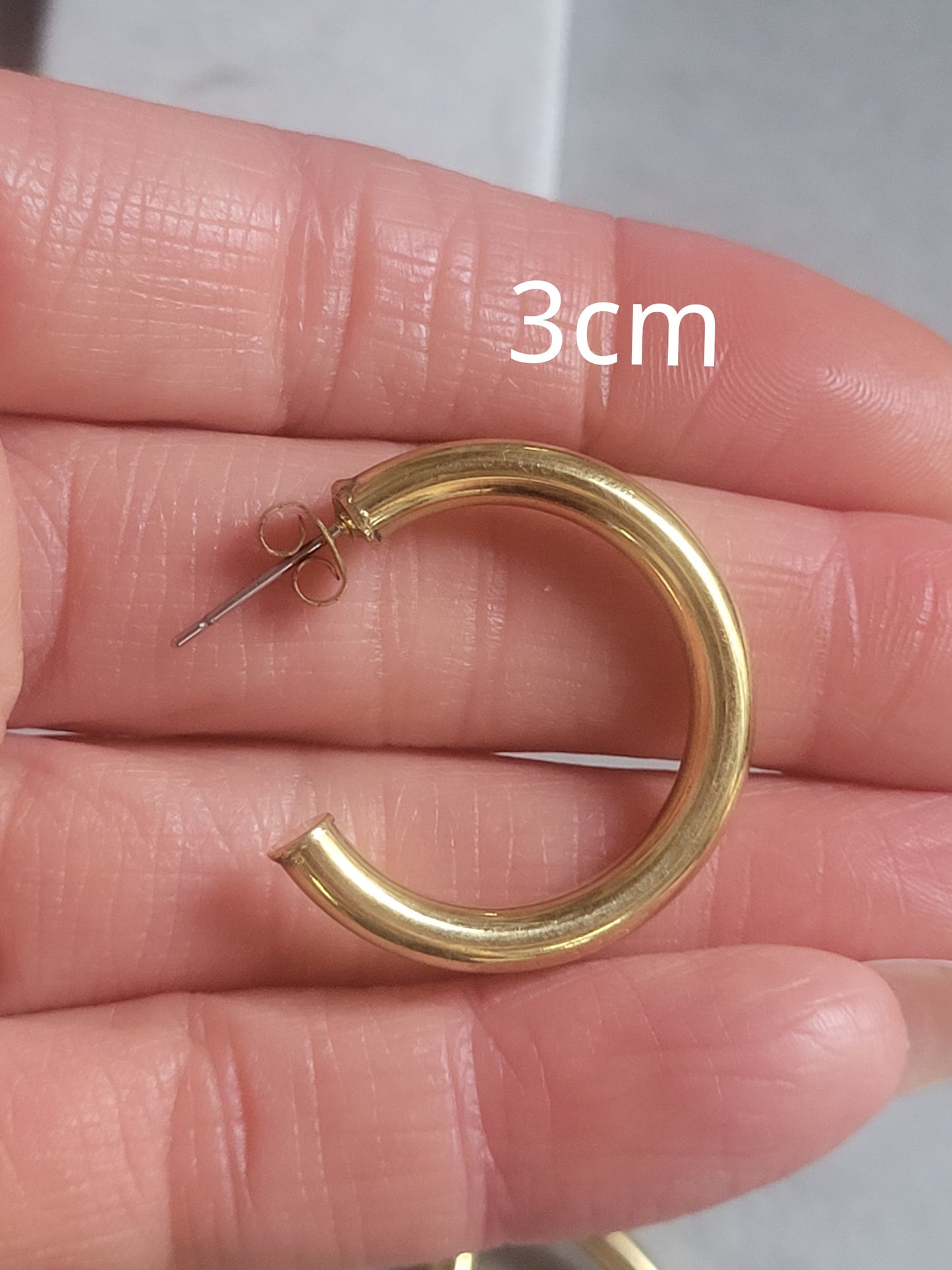 Golden hoop earrings / Lightweight hoops / Everyday wear / Small hoops / Large hoops / Boho / Minimal