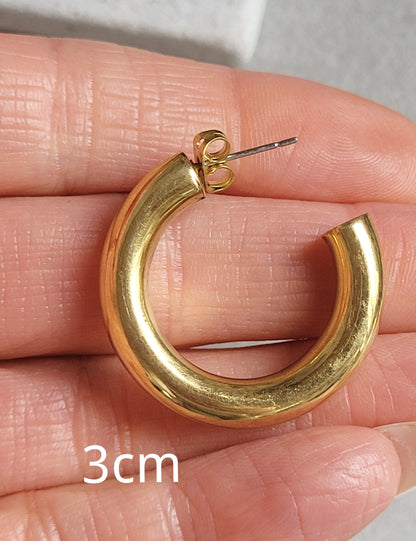 Chunky golden hoops / Brass hoops / Thick hoops / Small hoops / Large hoops / Simple earrings / Lightweight earrings / Free UK shipping