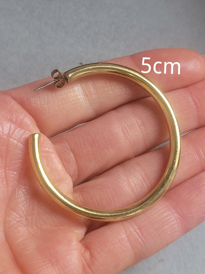 Golden hoop earrings / Lightweight hoops / Everyday wear / Small hoops / Large hoops / Boho / Minimal